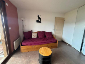 Appartement calme 3 pièces avec balcon et parking aux Angles - FR-1-593-118